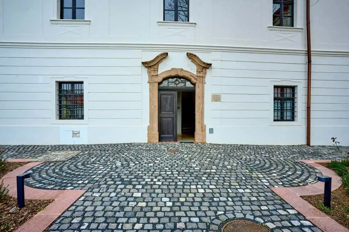 Balatonalmádi kolostor