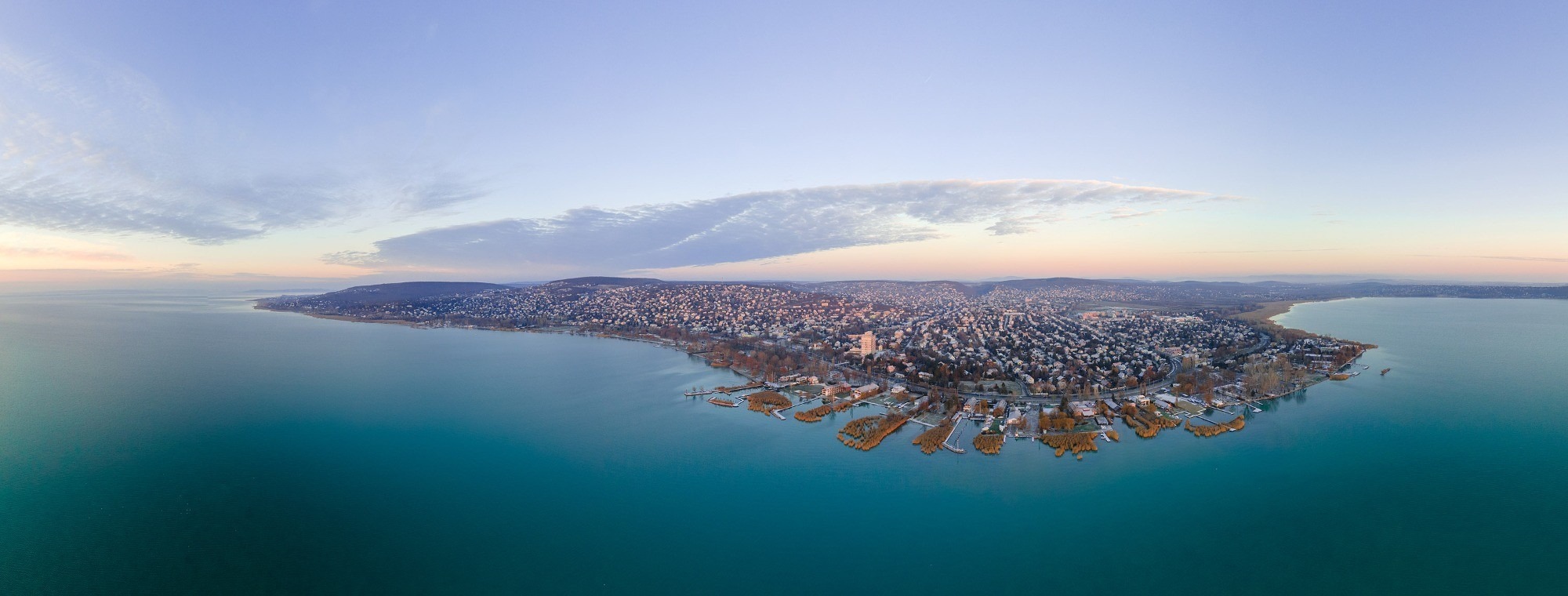 Balatonalmádi légifotó - panoráma a Balatonról