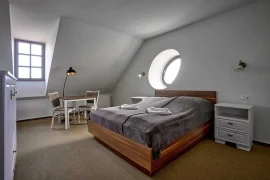 Kolostor Balatonalmádi franciágy